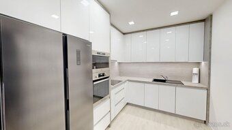 HERÁK REALITY – EXKLUZÍVNE NA PREDAJ
2-IZBOVÝ BYT S DVOMA BA