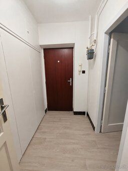 EXKLUZÍVNE | 2-izbový byt, 53 m², Kysucké Nové Mesto
Ponúkam
