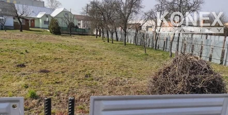 ID:4003
Ponúkame na predaj slnečný stavebný pozemok v pokojn