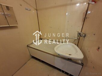 Jozef Junger – Realitný maklér ponúka na predaj dvojizbový b