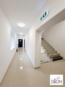 MODERNÝ 2-IZBOVÝ BYT S BALKÓNOM V CENTRE BANSKEJ BYSTRICE | 