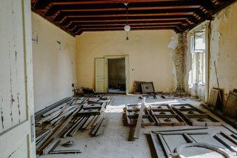 Na predaj renesančný kaštieľ zo 16. storočia s 12 ha (119 48