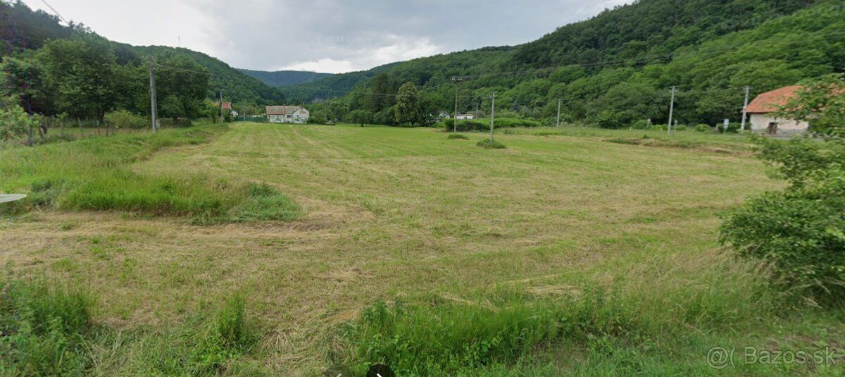 Predám pozemok s celkovou výmerou 873 m2 v zastavanom území 