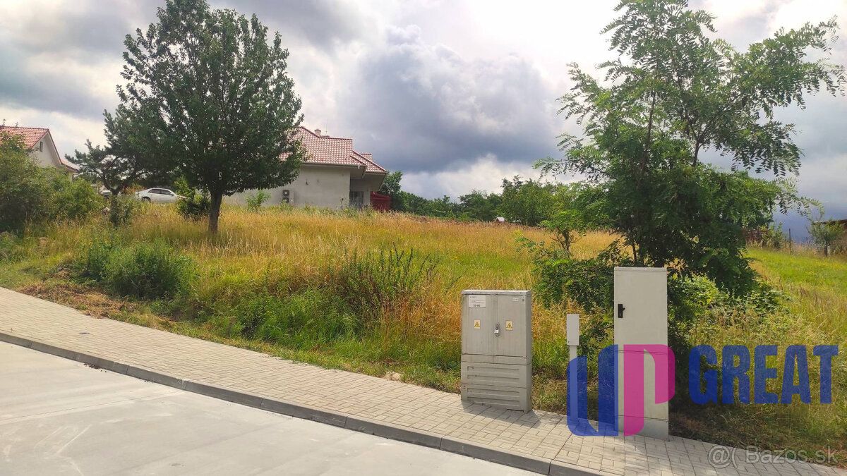 Typ: Pozemok pre rodinné domy Obec: Kuchyňa
Ponúkam na preda
