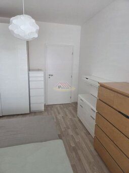 Ponúkame na predaj 2 izbový byt v Petržalke, v projekte SLNE
