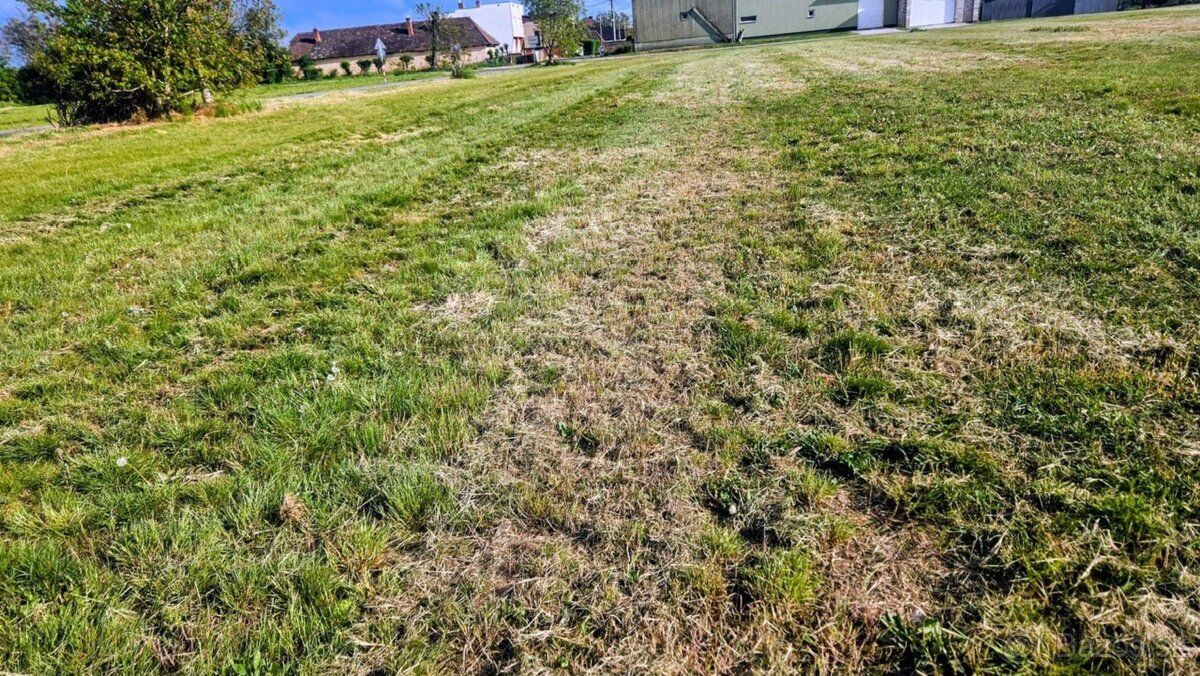 Ponúkame na predaj rovinatý stavebný pozemok o výmere 552 m²