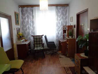 Ponúkame na predaj samostatný tehlový 5-izbový dom so sedlov