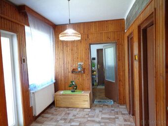 Ponúkame na predaj samostatný tehlový 5-izbový dom so sedlov