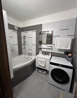 Na predaj 2 izbový byt 67 m2 na ulici J.Matušku. Byt je prer