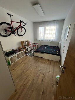 Ponúkame na prenájom slnečný, kompletne zariadený 3-izbový b