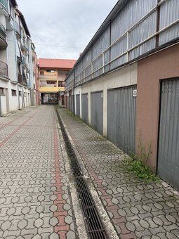 Dám do prenájmu garáž v centre mesta Lučenec.
Garáž sa nachá