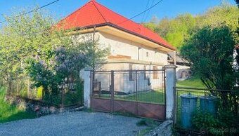 Ponúkam na predaj starý dom na stavebnom pozemok o výmere cc