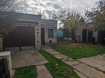 3,5 -izbovy dom/120m2, polovica domu podpivnicena, garáž, me