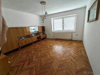 3,5 -izbovy dom/120m2, polovica domu podpivnicena, garáž, me