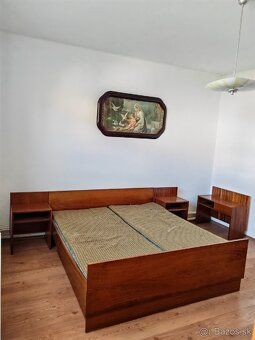 3,5 -izbovy dom/120m2, polovica domu podpivnicena, garáž, me