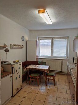 3,5 -izbovy dom/120m2, polovica domu podpivnicena, garáž, me