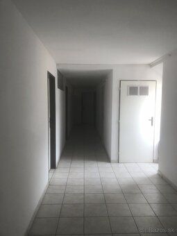 Ponúkam na prenájom kanceláriu v centre Trenčína nachádzajúc