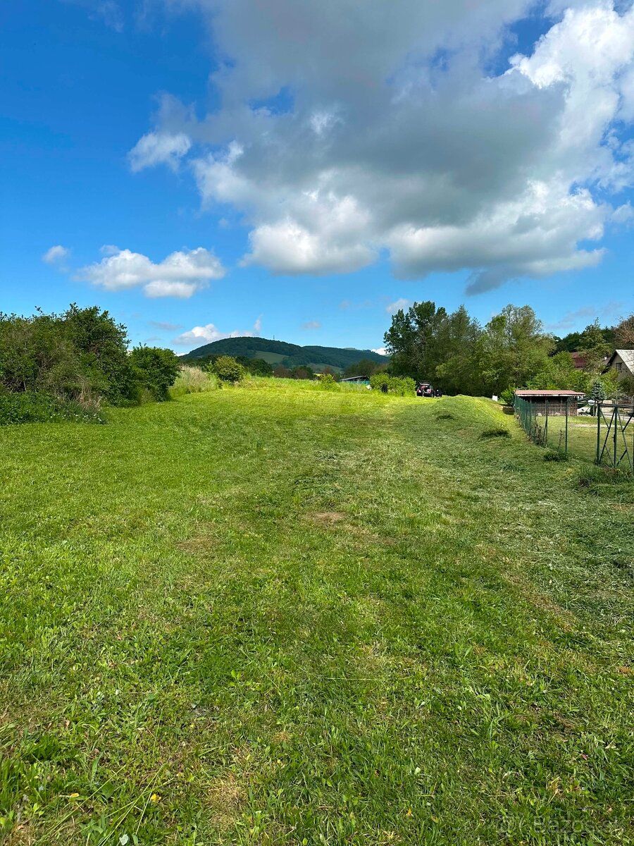 V okrese Trenčín, v obci Melčice, ponúkame na predaj stavebn