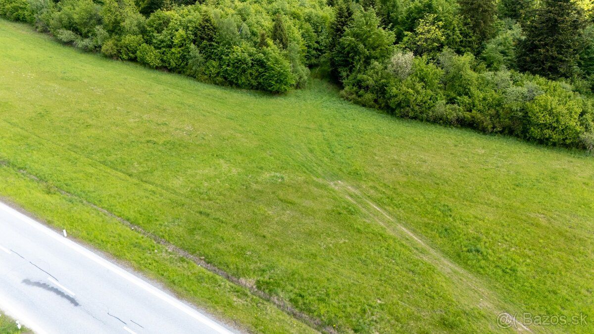 Ponúkame na predaj pozemok s výmerou 899 m², nachádzajúci sa