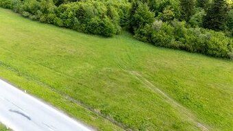 Ponúkame na predaj pozemok s výmerou 899 m², nachádzajúci sa