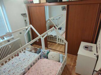 PONÚKAM NA PREDAJ priestranný 3-izbový byt (domov) na sídlis