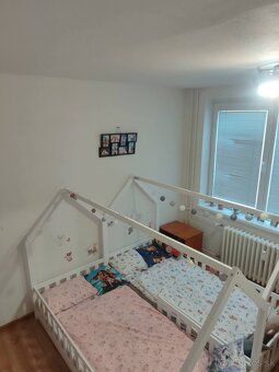 PONÚKAM NA PREDAJ priestranný 3-izbový byt (domov) na sídlis