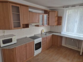 Prenajmem 2 izb. priestranný byt v centre B.Bystrice aj štud