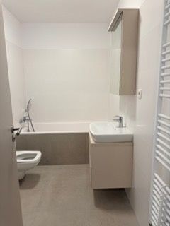 Prenajmem nový, komplet zariadený 2-izbový byt, 47 m2 + 4 m2