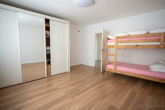 Hľadáte únik z mesta, bývanie v lone prírody alebo priestran