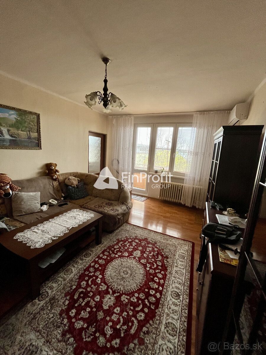  
Svetlý 2-izbový byt o výmere 58 m²
Lokalita: úplné centrum