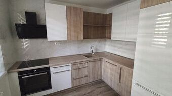  
Svetlý 2-izbový byt o výmere 58 m²
Lokalita: úplné centrum
