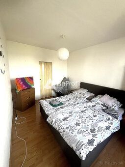  
Svetlý 2-izbový byt o výmere 58 m²
Lokalita: úplné centrum