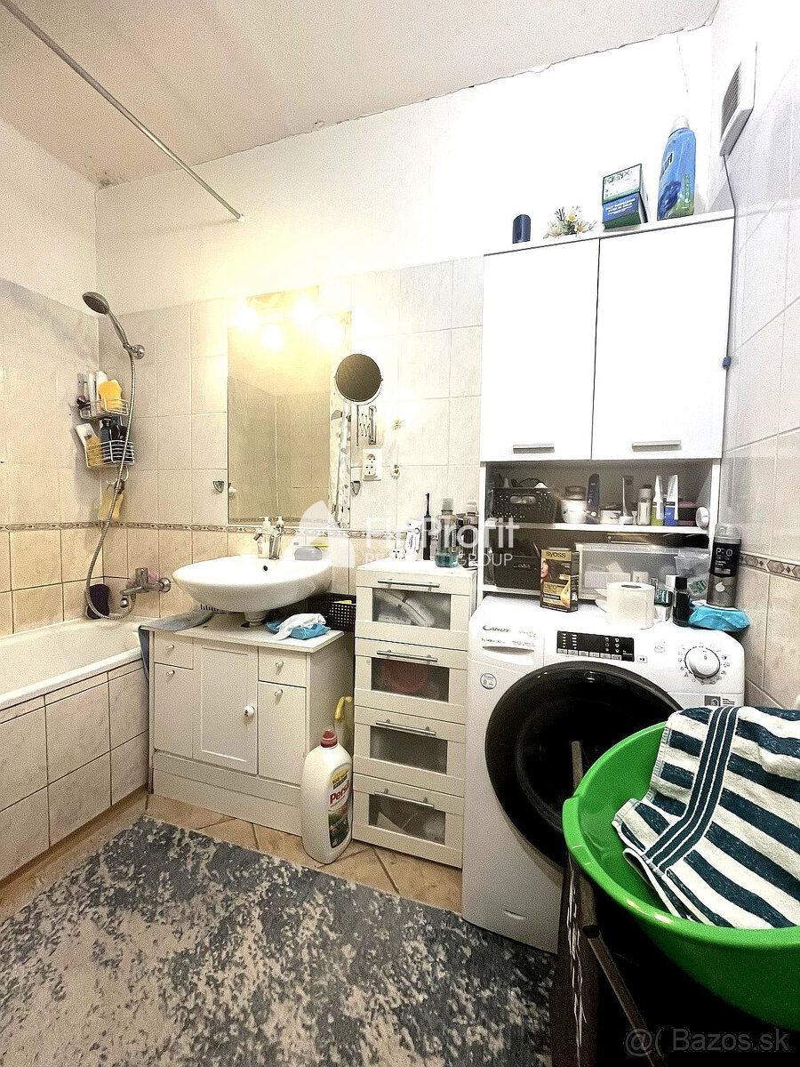  
Svetlý 2-izbový byt o výmere 58 m²
Lokalita: úplné centrum