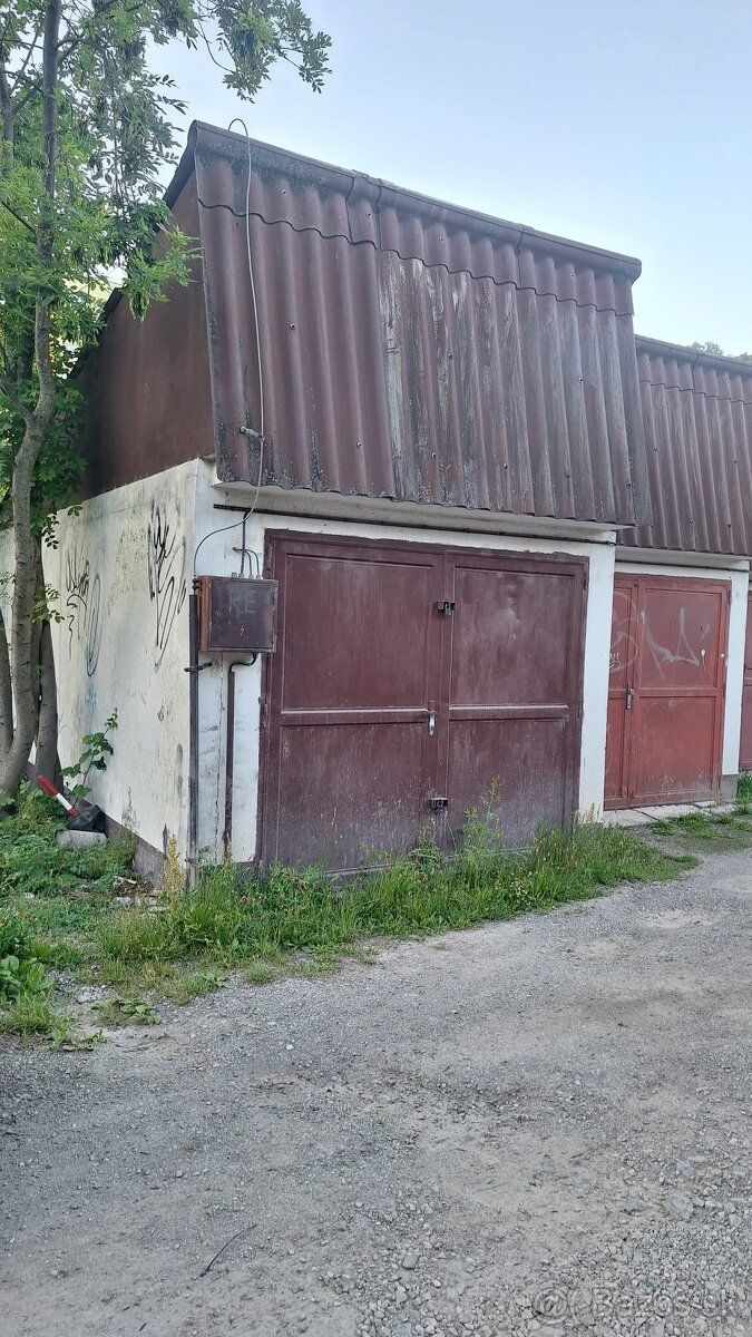 Predam garaz v povodnom stave, zastavana plocha je 19m2, cel