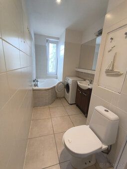 Na prenájom 2,5 izbový byt s balkónom a lódžiou na ul. Bakos