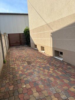 Dám do dlhodobého 2 iz. Apartmán . Rozloha 60 m2, terasa. Di