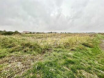 Na predaj stavebný pozemok o výmere 500 m2 v obci Opoj.
Poze