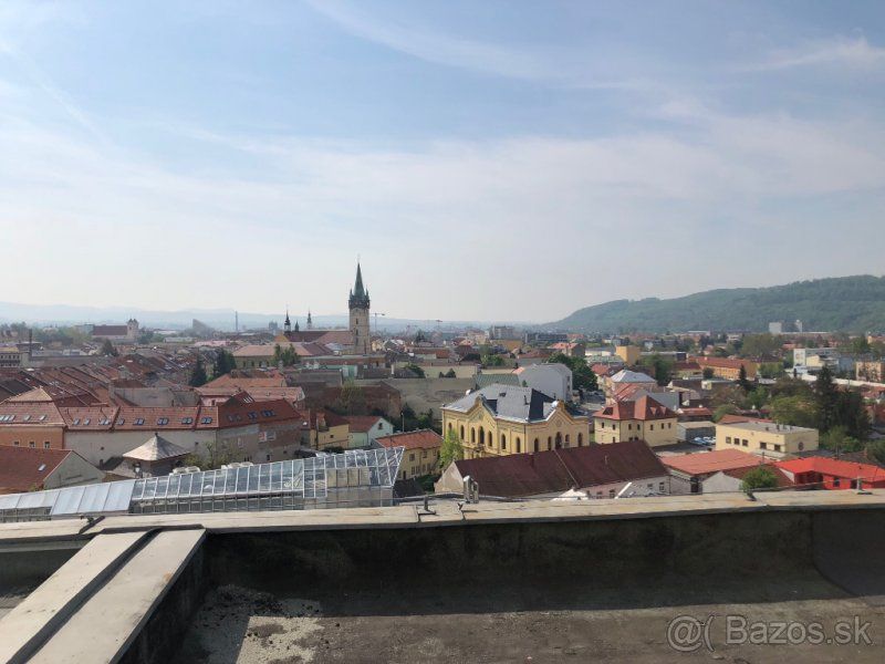 Ponúkame na prenájom 1.veľkú kanceláriu s výborným výhľadom 