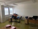 Ponúkame na prenájom 1.veľkú kanceláriu s výborným výhľadom 