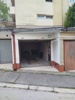 Ponúkame Vám na predaj samostatnú garáž v mestskej časti Dúb
