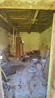 Predám starší RD s pozemkom o výmere 1156 m2. Nachádza sa na
