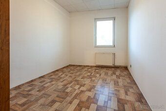 V VÝHRADNOM ZASTÚPENÍ realitnej kancelárie RE/MAX Mr & Mrs M