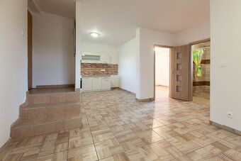 V VÝHRADNOM ZASTÚPENÍ realitnej kancelárie RE/MAX Mr & Mrs M