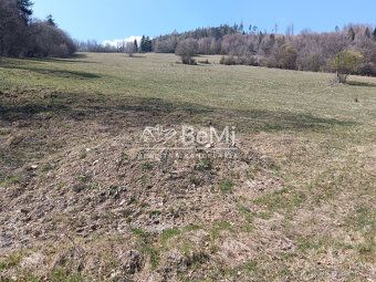 Typ: Pozemky - bývanie Ulica: Bočná Obec: Horný Vadičov
(256