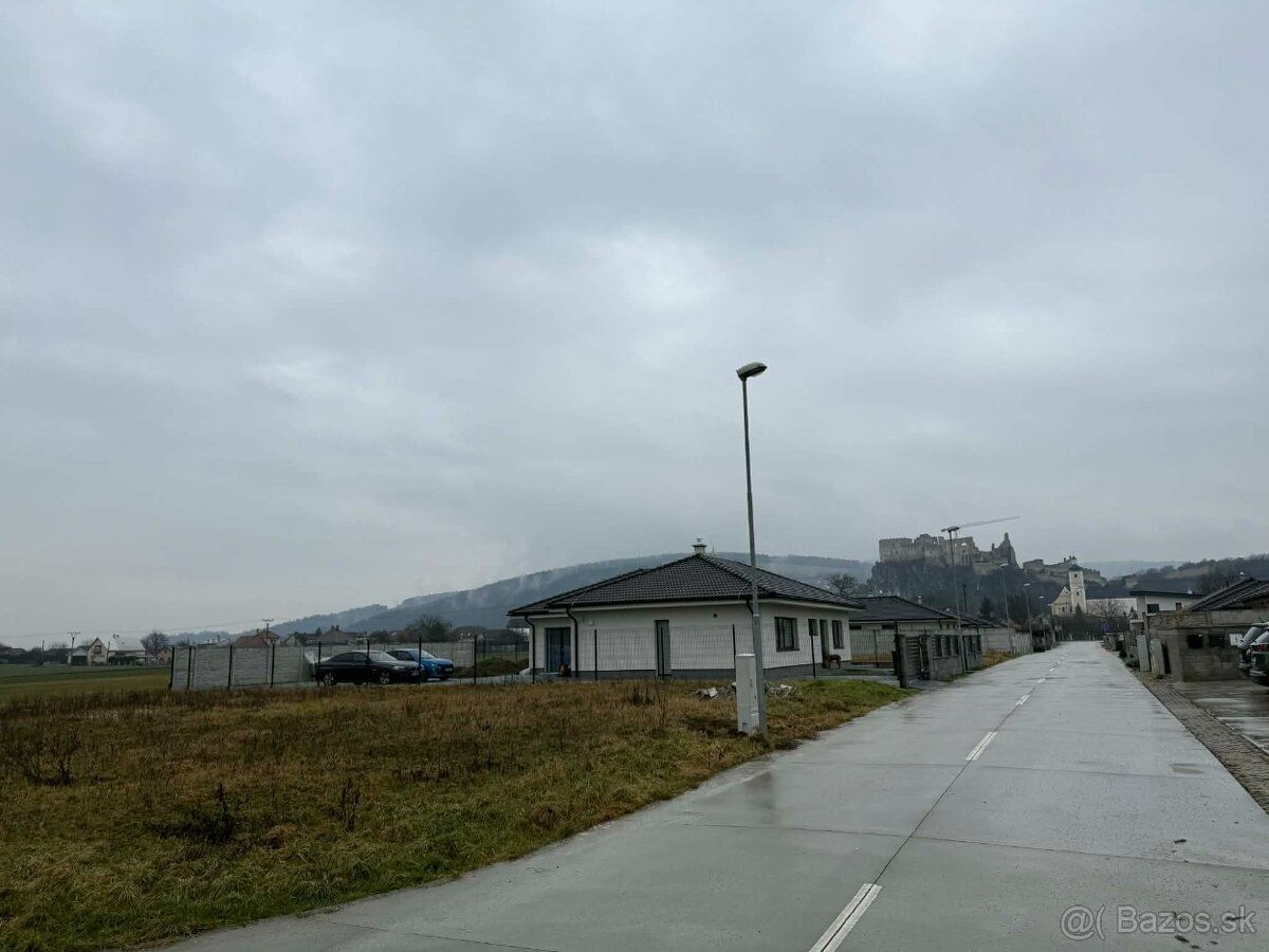 Predám pozemok v obci Beckov o výmere 831m2 s nádherným výhľ