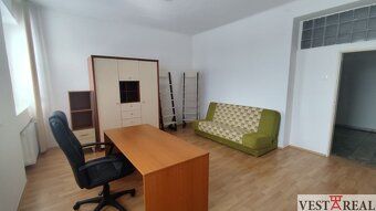 Ponúkame na prenájom kancelársky priestor o výmere 20,5 m² n