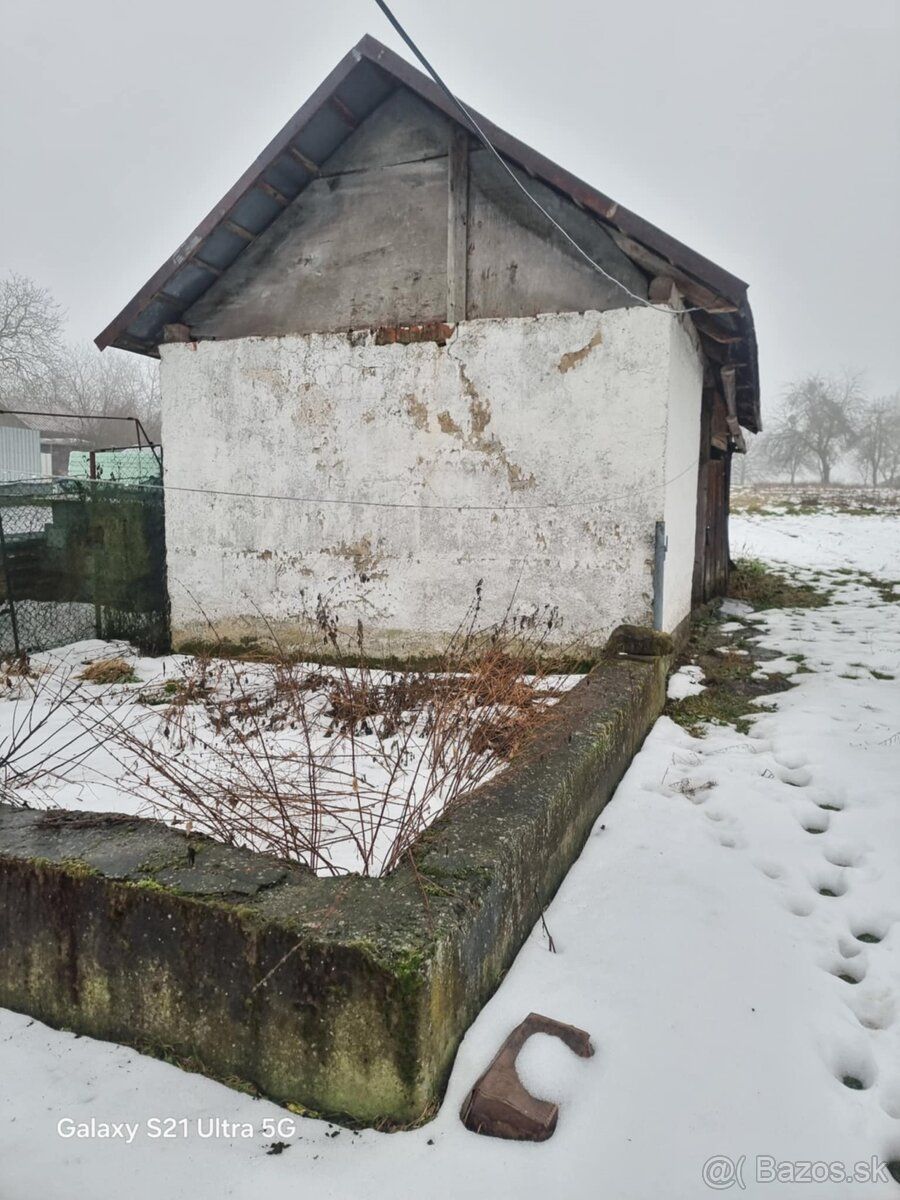 Ponúkam na predaj starší jednopodlažný rodinný dom v obci Kv