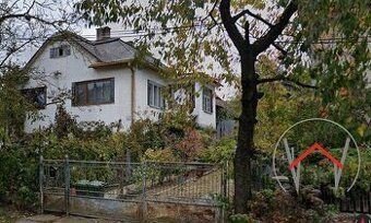 Ponúkam na predaj starší jednopodlažný rodinný dom v obci Kv