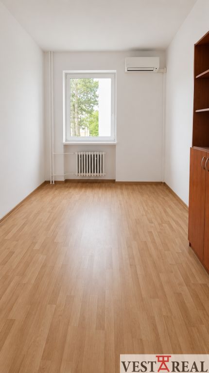 Ponúkame na prenájom kancelársky priestor o výmere 15,75 m² 