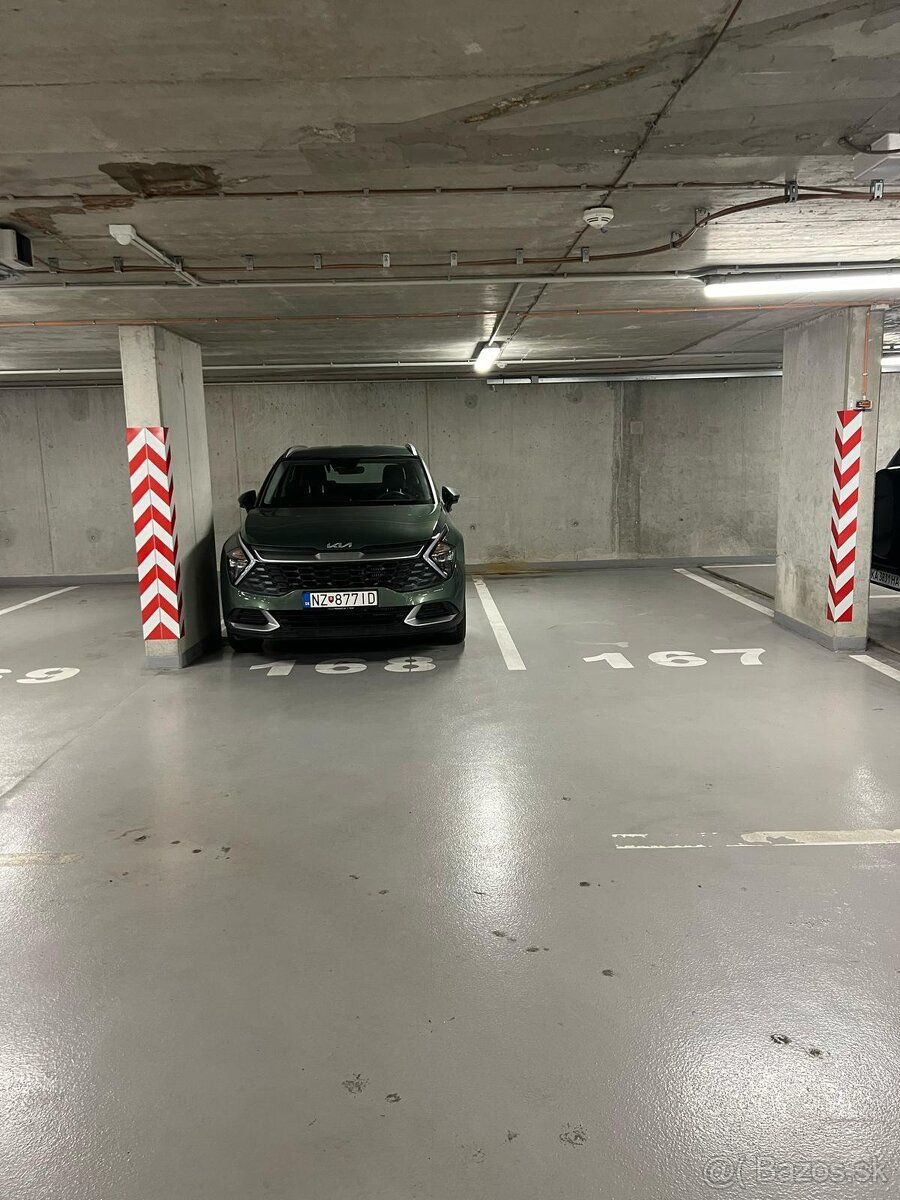Prenajmem parkovacie státie v garáži Rezidencie Tabáň v cent